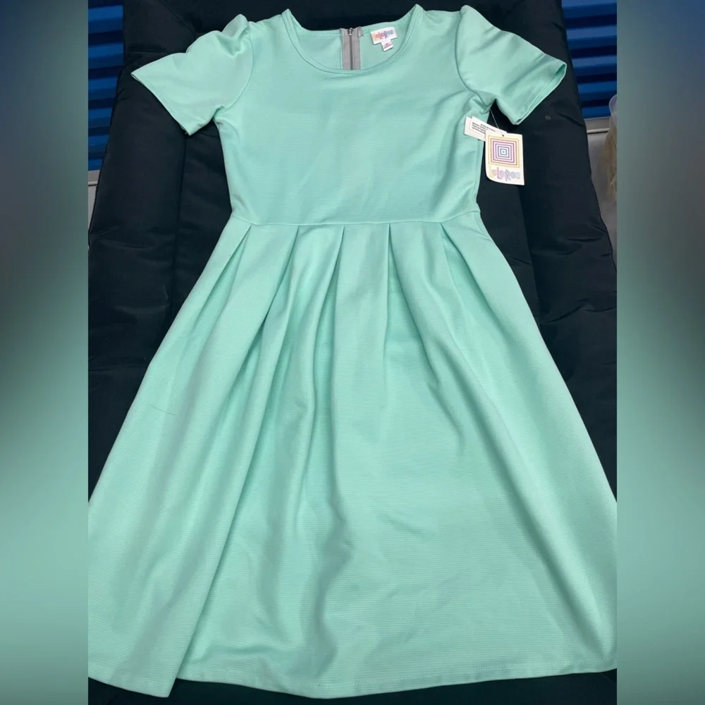 LuLaRoe Light Green Short Sleeve Top